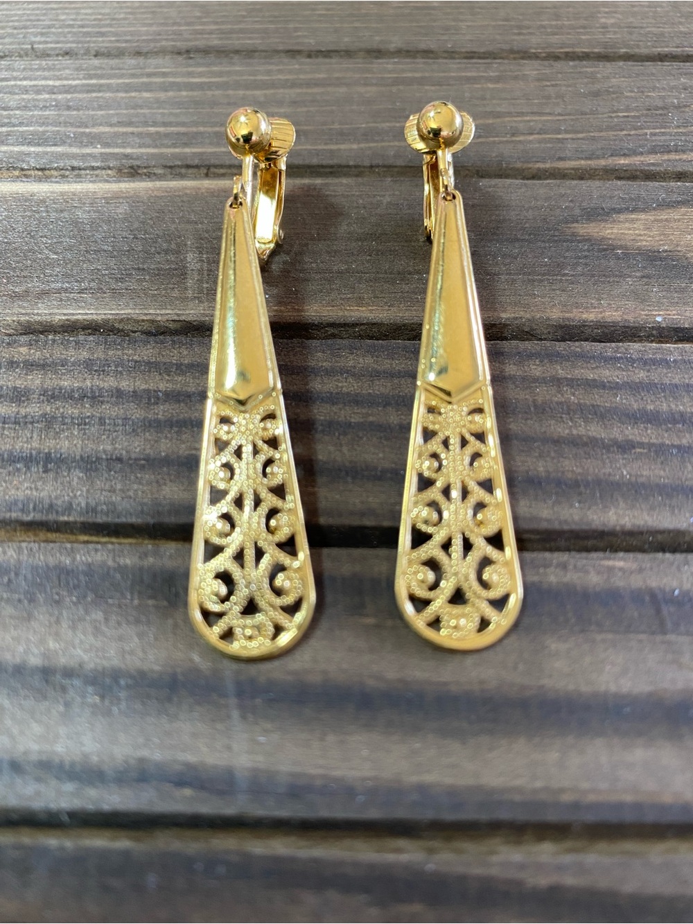 Gold Tone Filigree Drop Clip-On Dangle Vintage Earrings Elegant Openwork Design